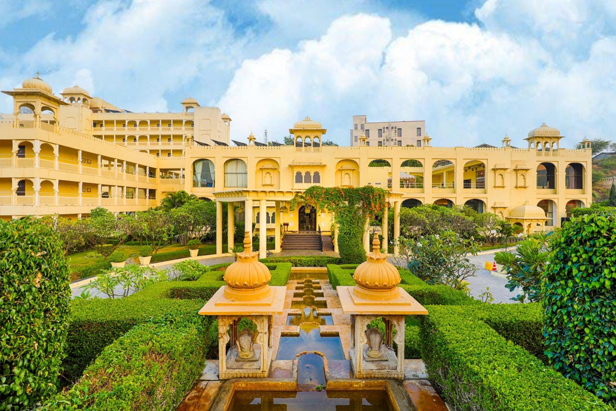 Hotel Club Mahindra Udaipur Exterior foto